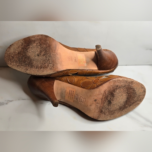 Michael Kors Daisy Brown Heels - Picture 2 of 9
